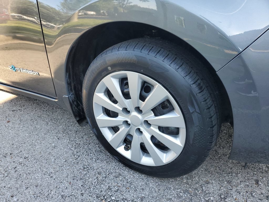 Used 2017 Nissan Leaf S w/ Charge Package FWD image 3