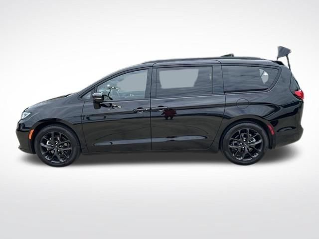 Used 2025 Chrysler Pacifica Limited FWD image 5