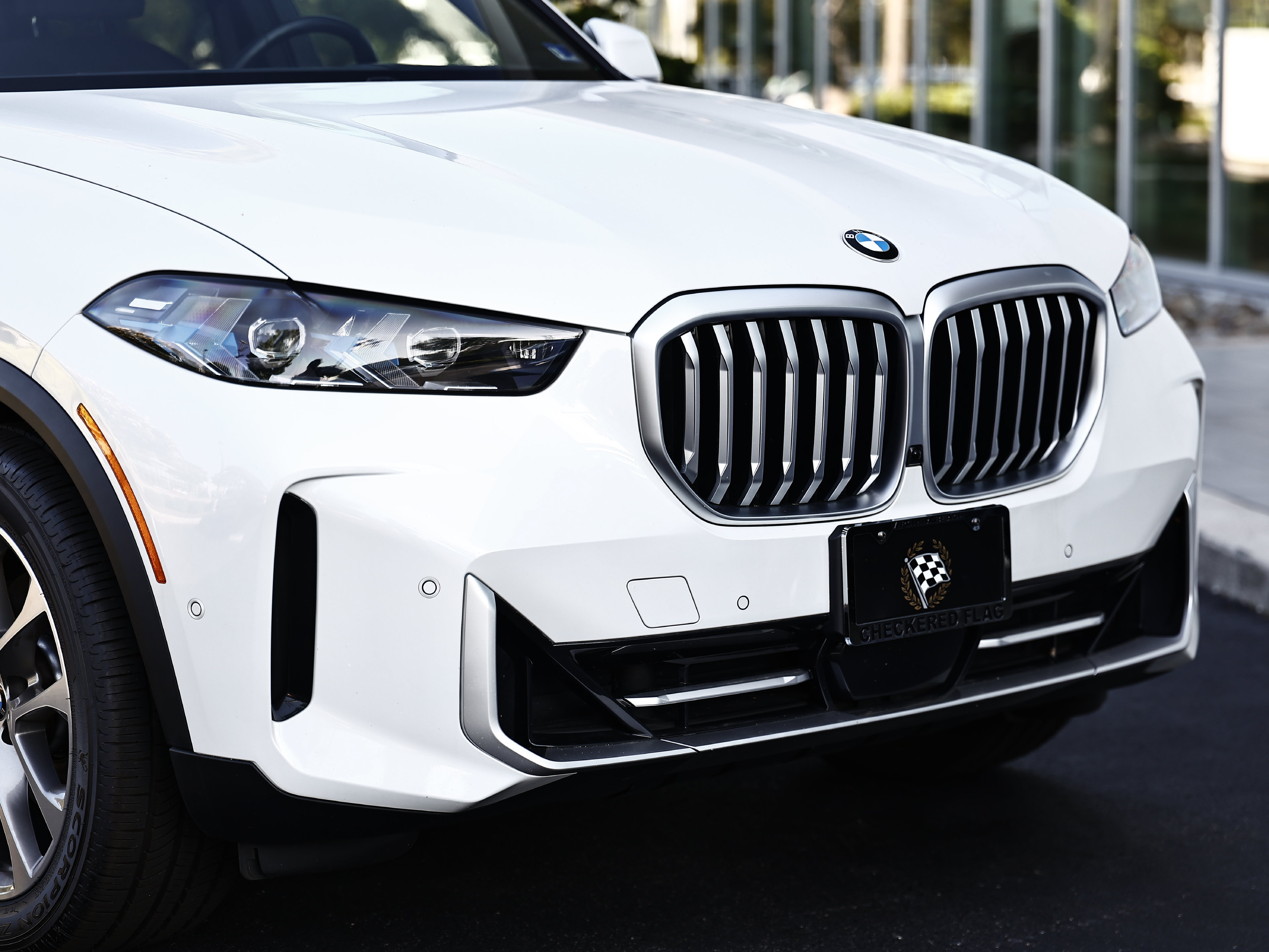 Used 2025 BMW X5 xDrive40i AWD/4WD image 2