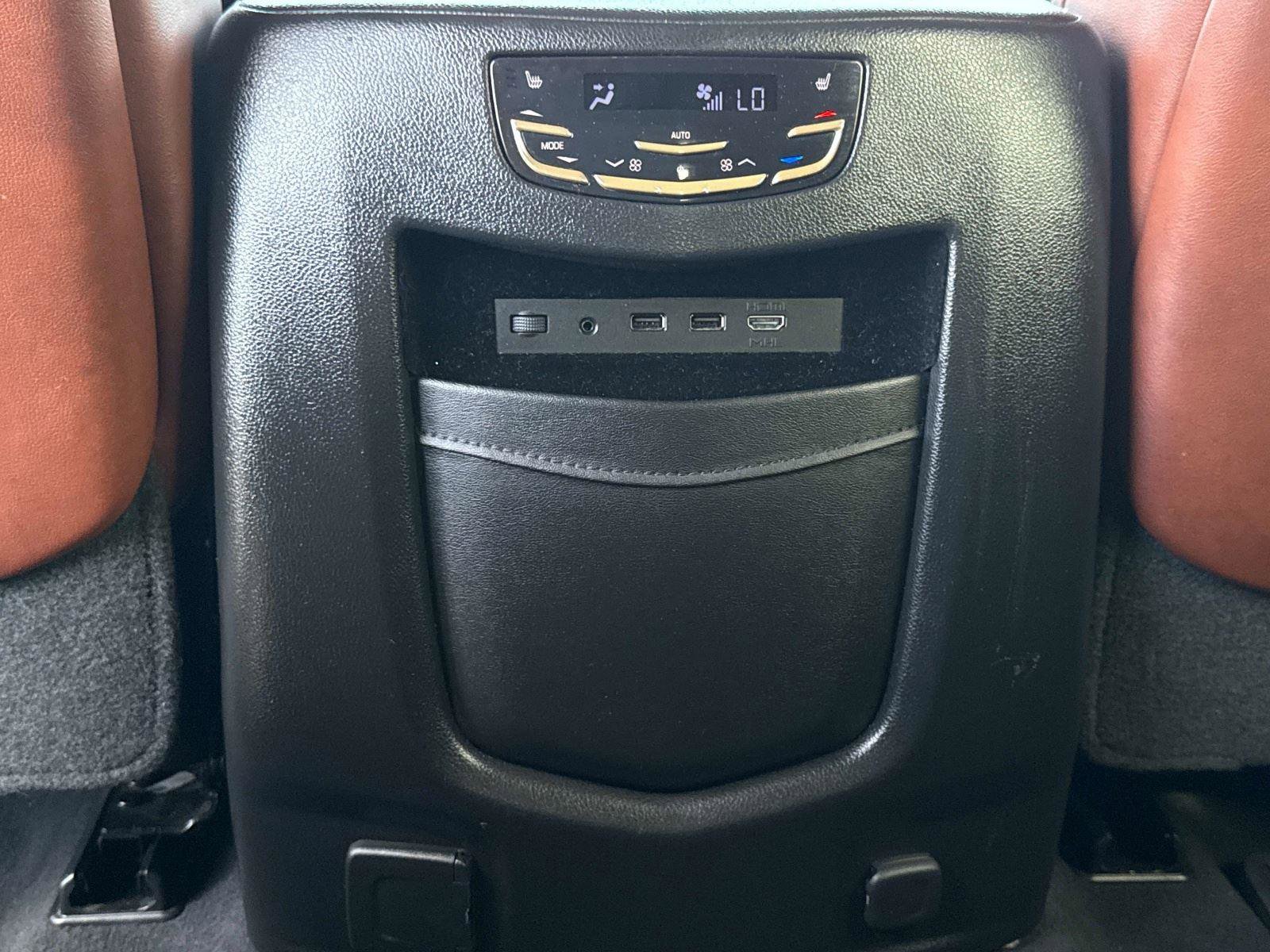 Used 2017 Cadillac Escalade Premium Luxury RWD image 18