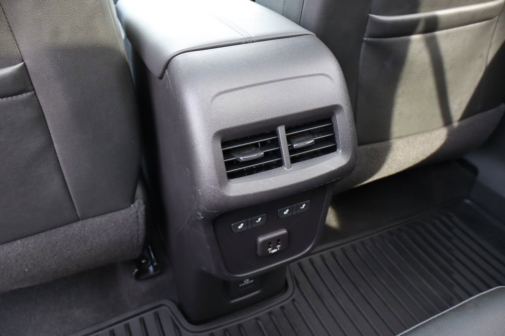 Used 2023 Chevrolet Equinox Premier image 41