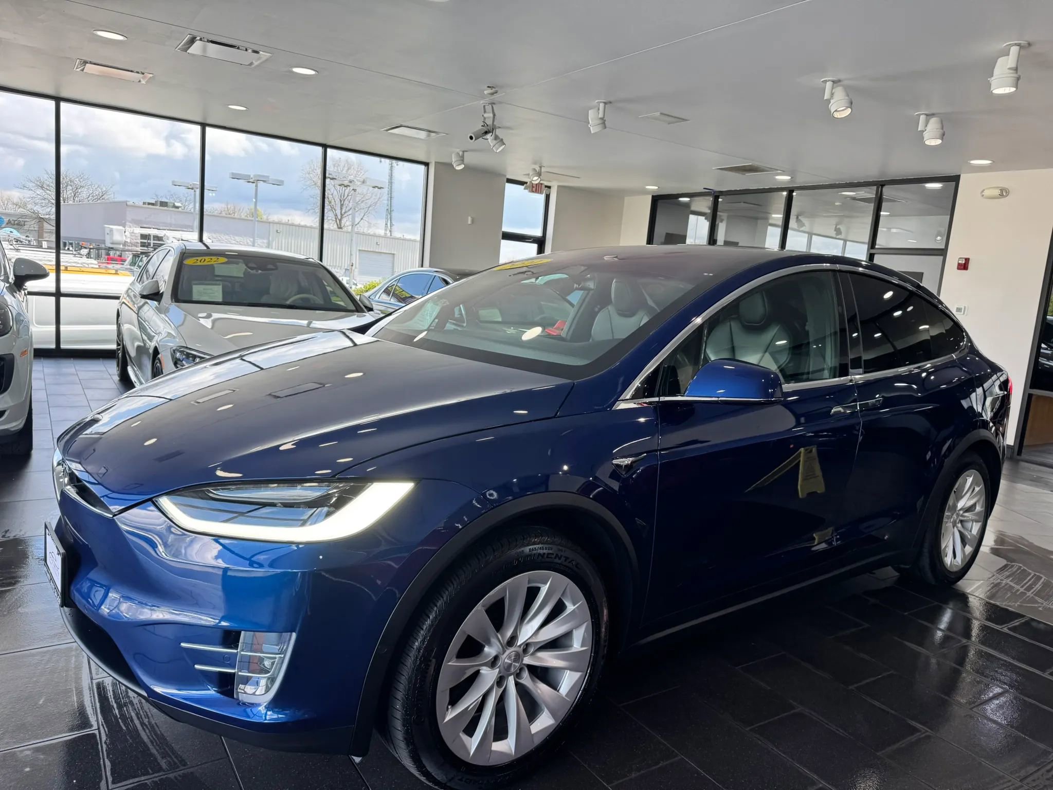 Used 2021 Tesla Model X Long Range image 2