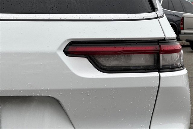 Used 2023 Jeep Grand Cherokee L Laredo image 51