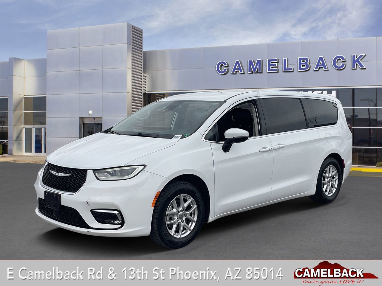 Used 2023 Chrysler Pacifica Touring-L image 1