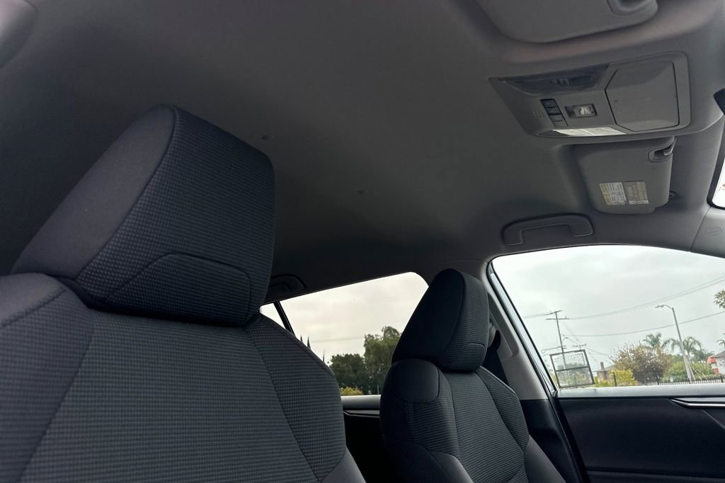 Used 2021 Toyota RAV4 LE FWD image 17