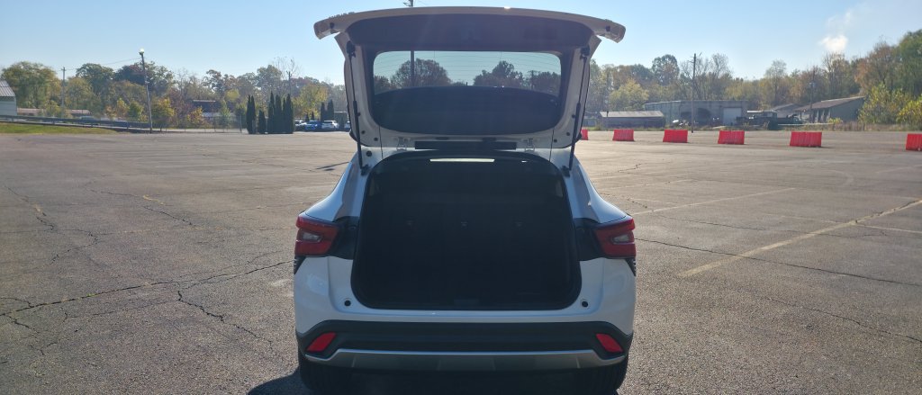 Used 2024 Chevrolet Trax LT w/ Driver Confidence Package FWD image 11