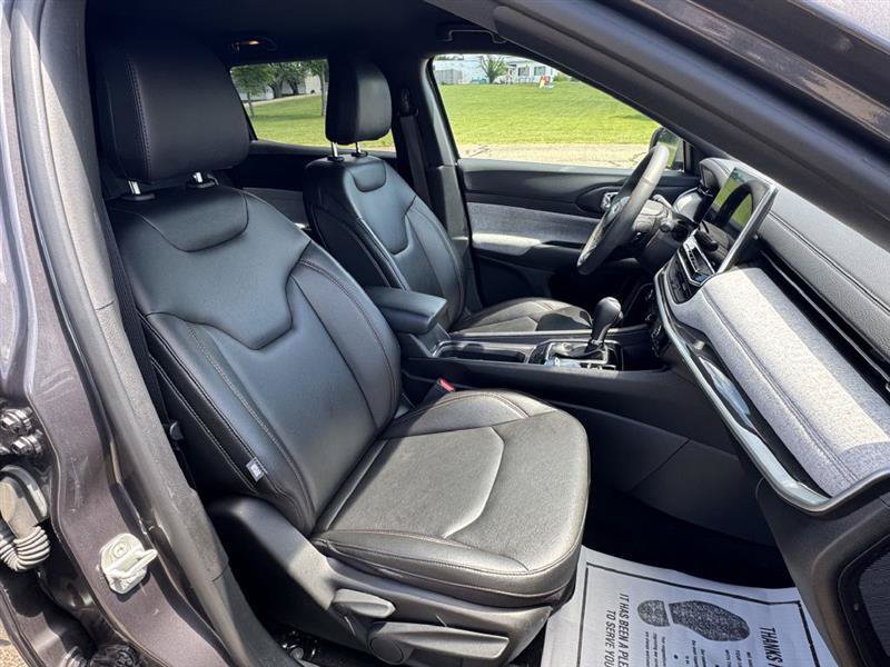 Used 2024 Jeep Compass Latitude AWD/4WD image 15