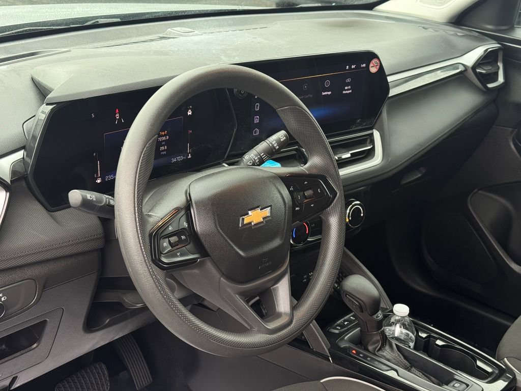 Used 2025 Chevrolet TrailBlazer LT AWD/4WD image 23