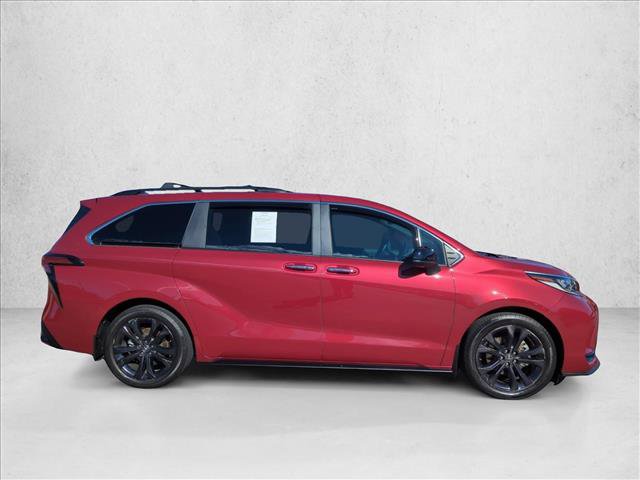 Used 2024 Toyota Sienna XSE FWD image 4