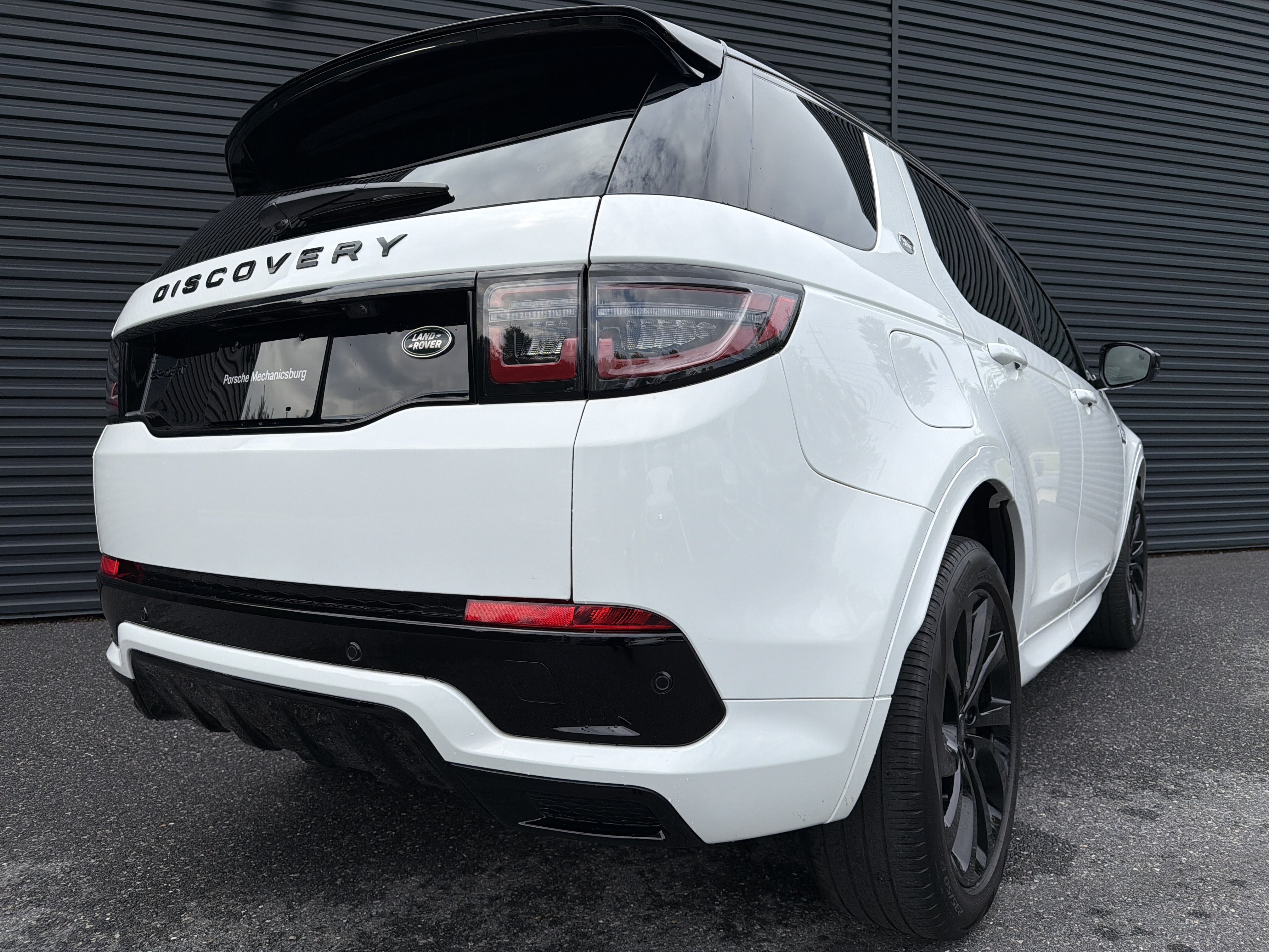 Used 2023 Land Rover Discovery Sport SE R-Dynamic AWD/4WD image 5