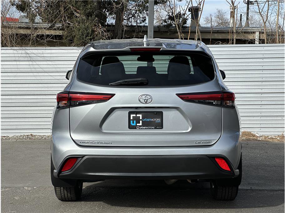 Used 2020 Toyota Highlander LE image 11