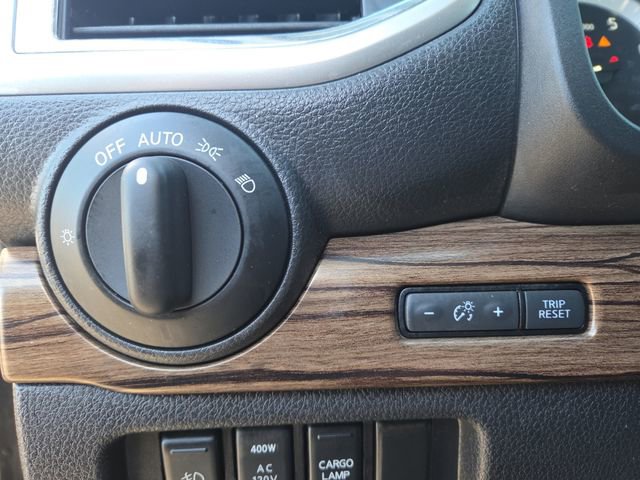 Used 2018 Nissan Titan SL image 18