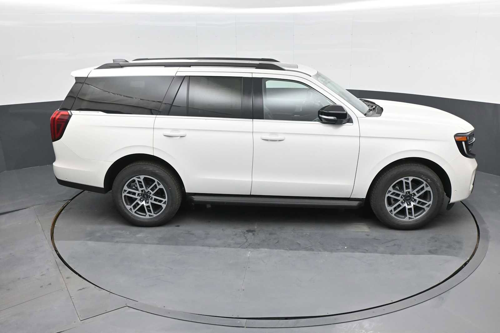 New 2025 Ford Expedition Active image 18