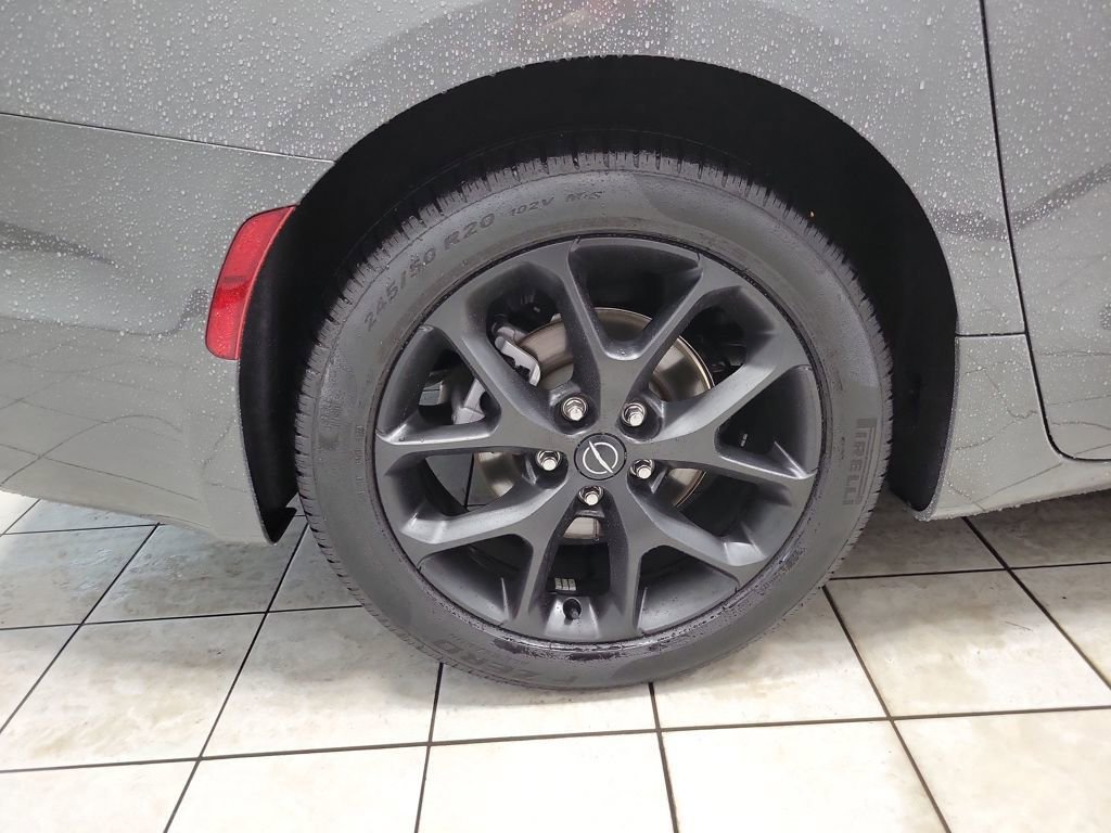 Used 2025 Chrysler Pacifica Limited image 43