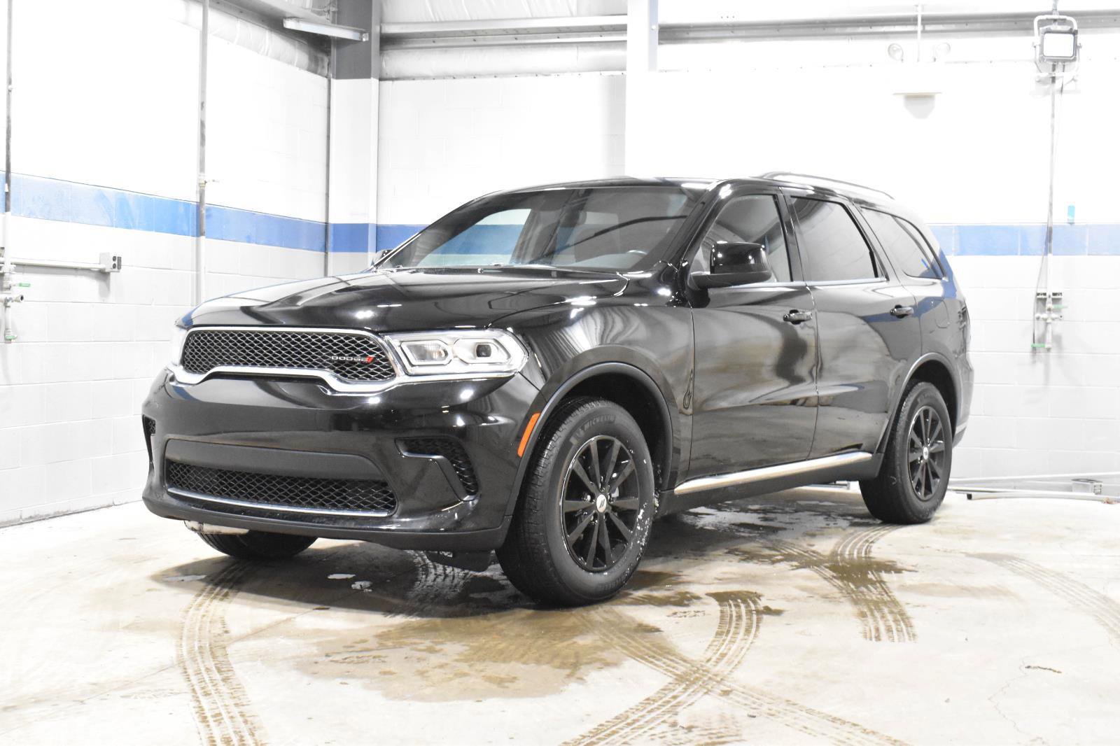 Used 2024 Dodge Durango SXT image 2
