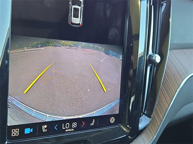 Used 2022 Volvo XC60 B5 Momentum w/ Climate Package image 12