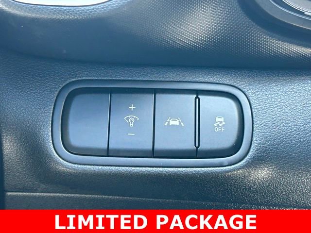 Used 2022 Hyundai Venue Limited FWD image 19