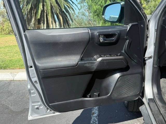 Used 2021 Toyota Tacoma TRD Sport w/ Technology Package image 9