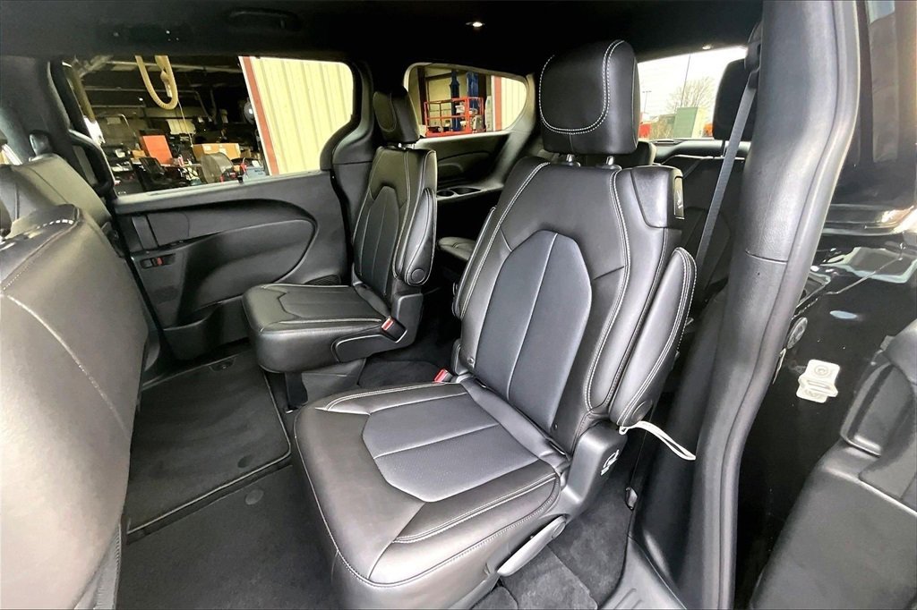 New 2026 Chrysler Pacifica Select image 10