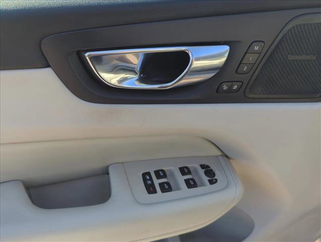 Used 2020 Volvo XC60 T6 Momentum w/ Protection Package Premier AWD/4WD image 8