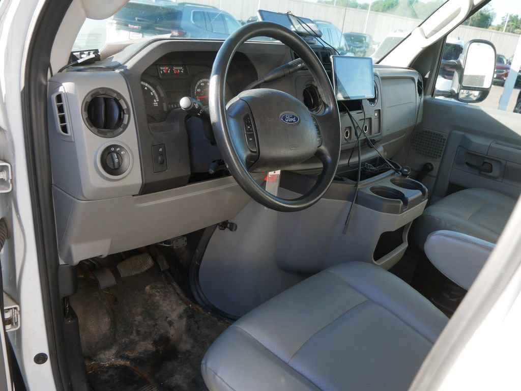 Used 2018 Ford E-450 and Econoline 450 Super Duty RWD image 17