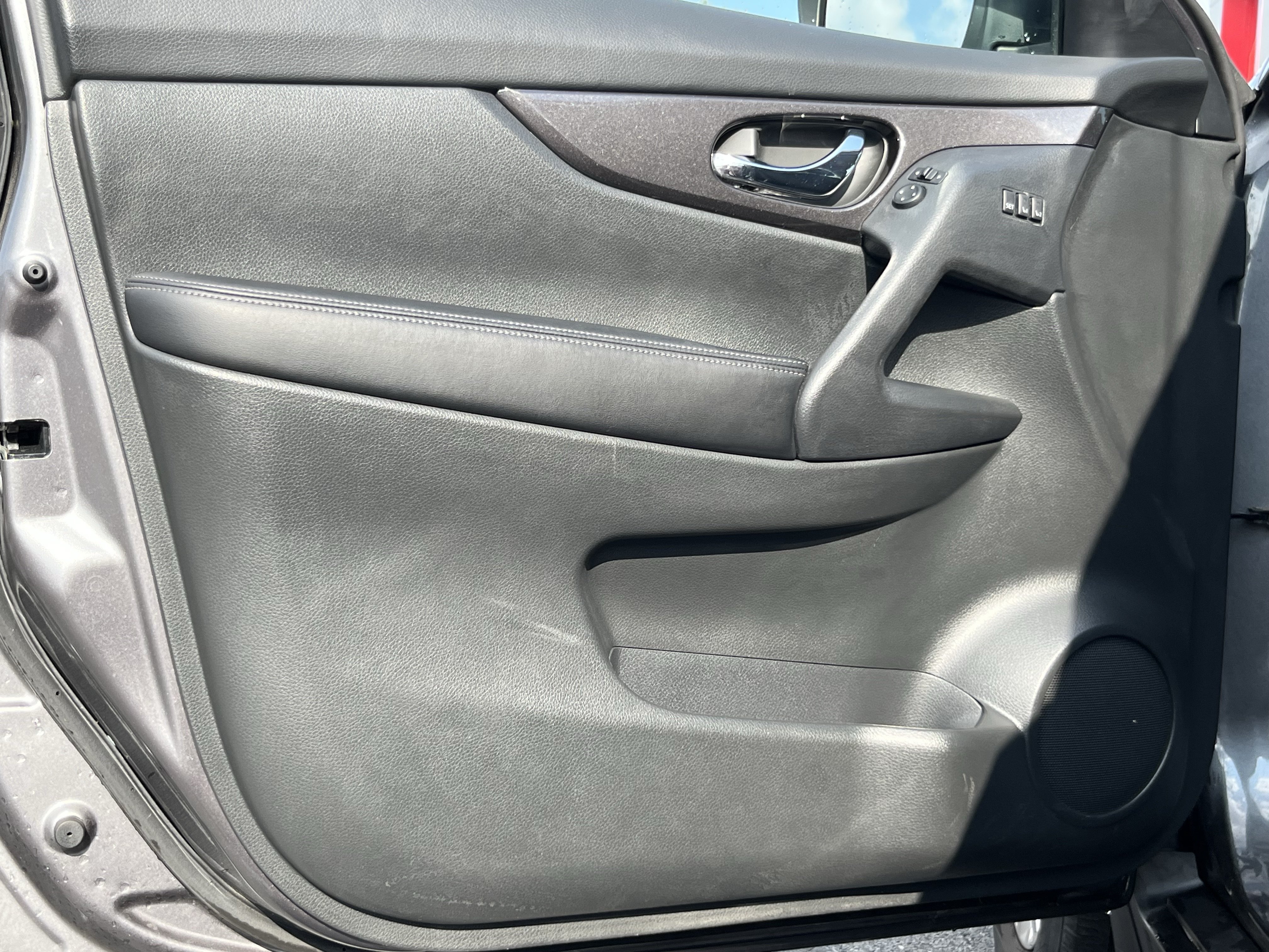 Used 2018 Nissan Rogue SV w/ Premium Package AWD/4WD image 20