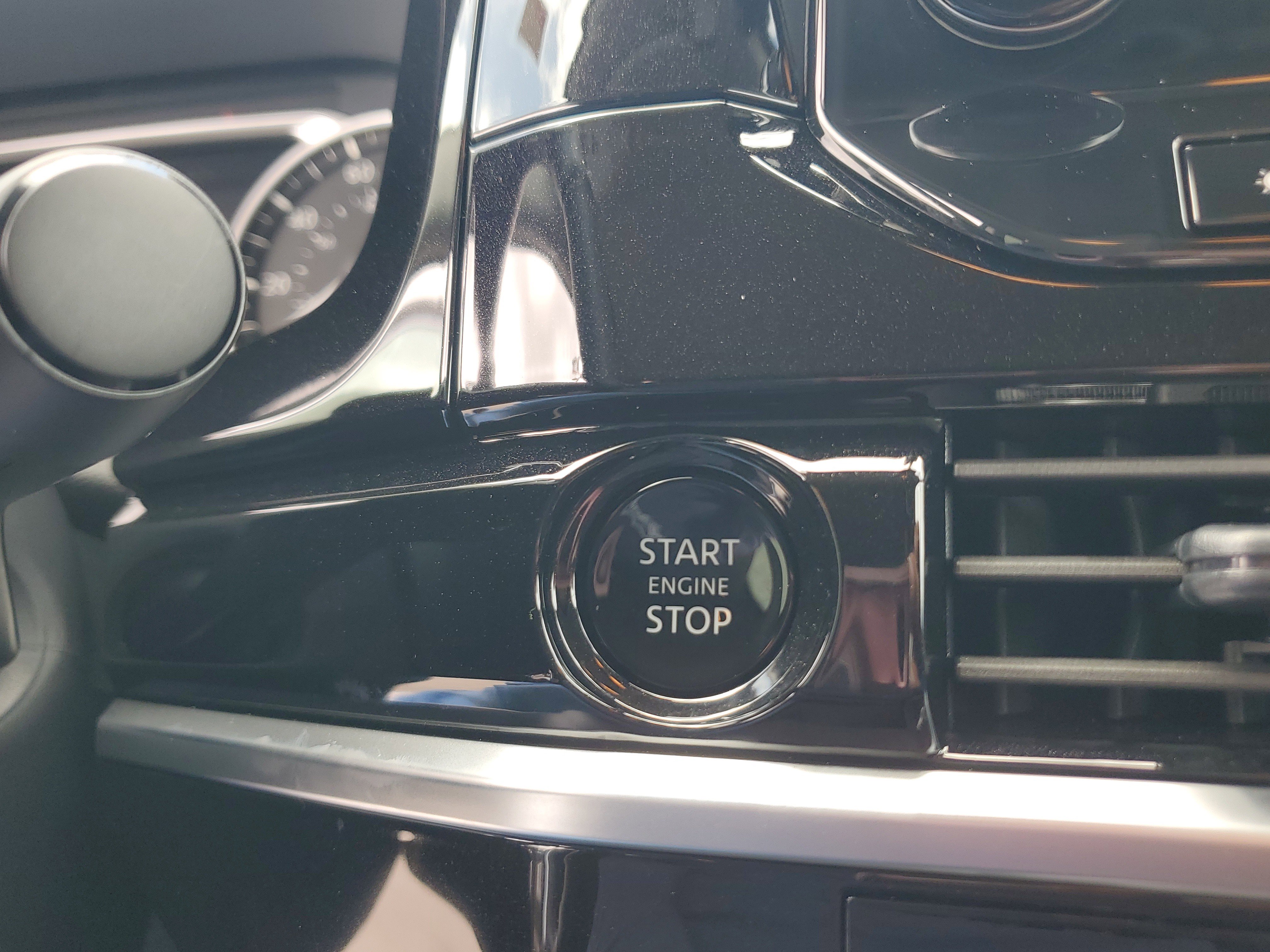 Certified 2025 Nissan Pathfinder SL image 25