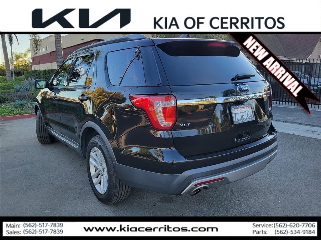 Used 2017 Ford Explorer XLT w/ Equipment Group 202A image 4