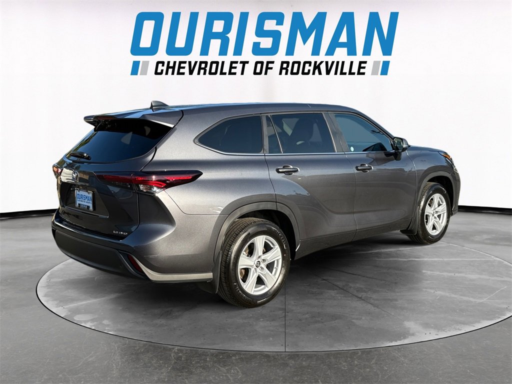 Used 2024 Toyota Highlander LE image 6