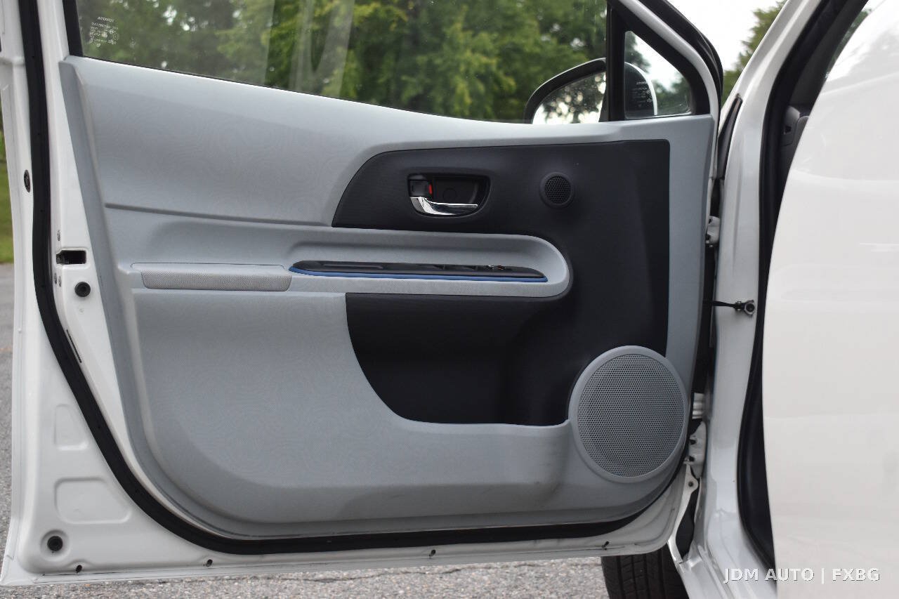 Used 2012 Toyota Prius C Three FWD image 8