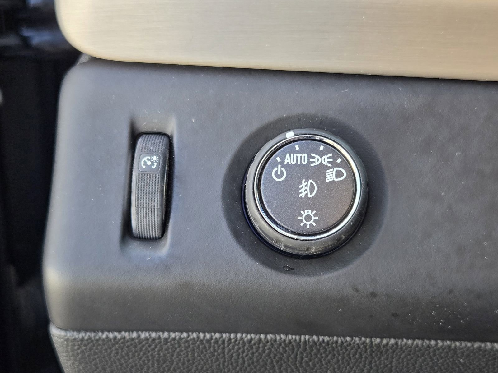 Used 2015 GMC Yukon Denali w/ Premium Package image 19