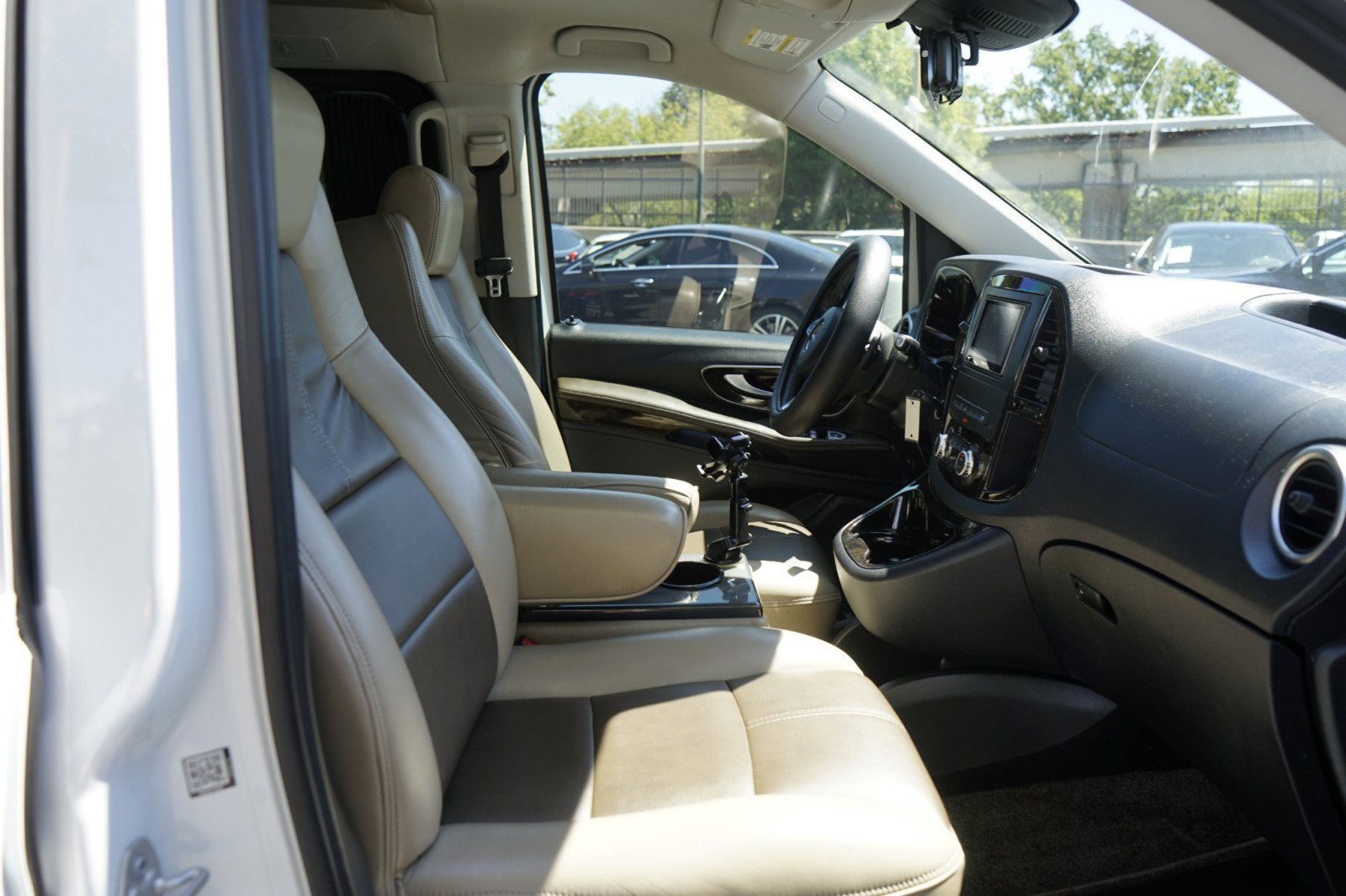 Used 2018 Mercedes-Benz Metris Passenger image 19