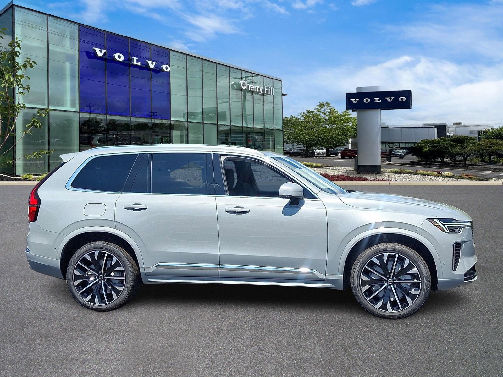 New 2026 Volvo XC90 B6 Plus w/ Protection Package Premier image 7