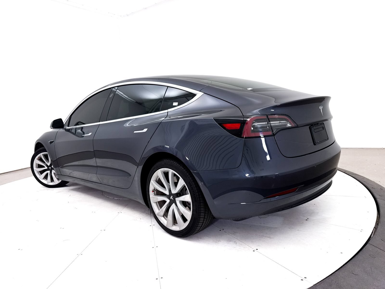 Used 2019 Tesla Model 3 Standard Range Plus RWD image 2