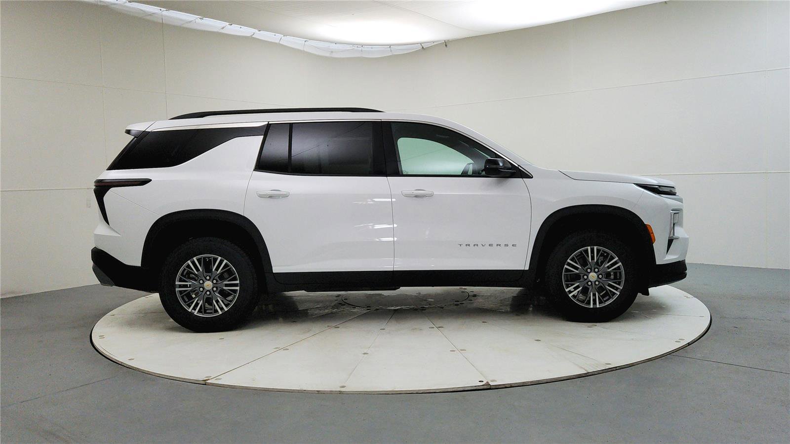 New 2026 Chevrolet Traverse LT image 8