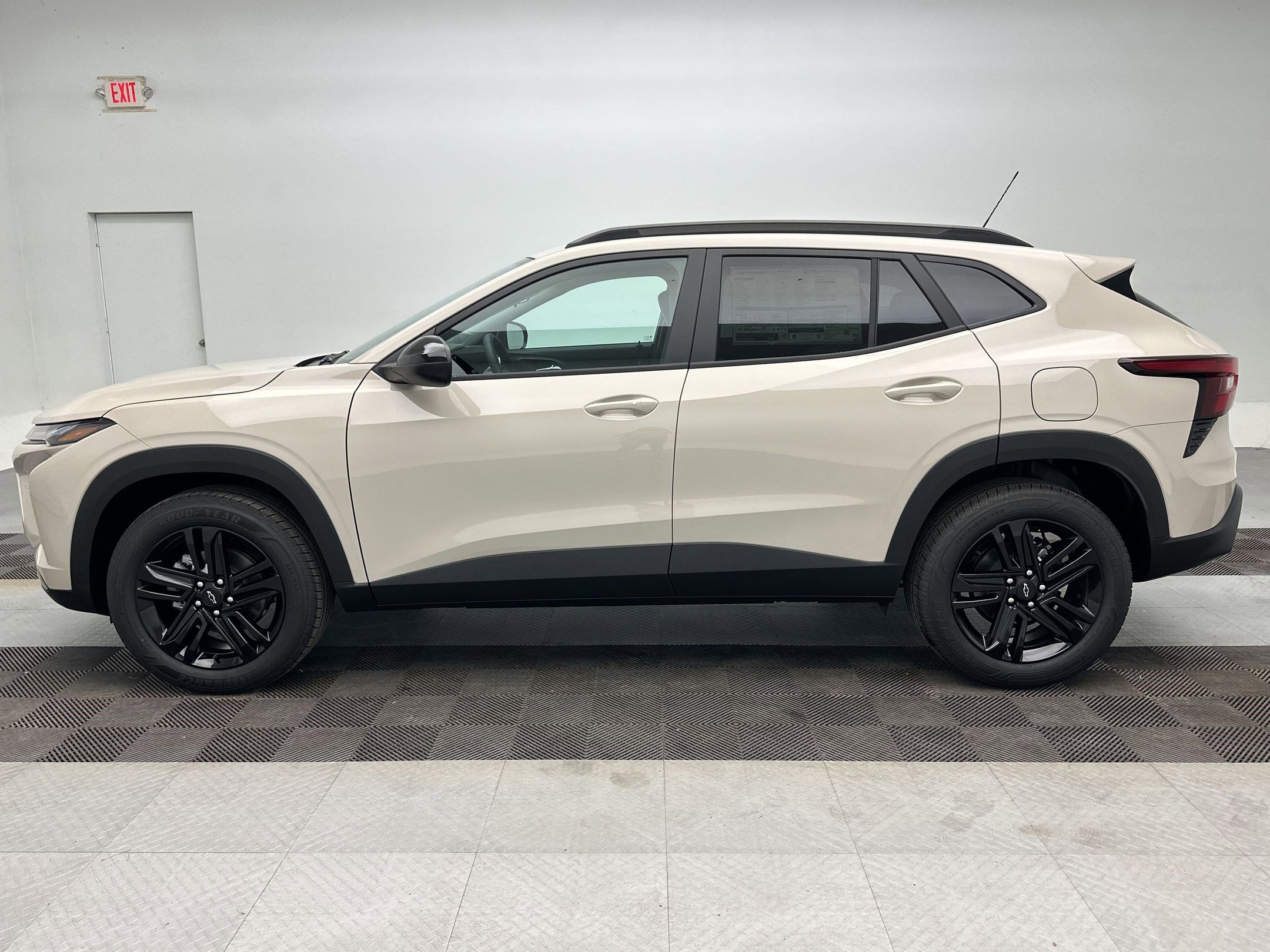 New 2026 Chevrolet Trax ACTIV FWD image 2