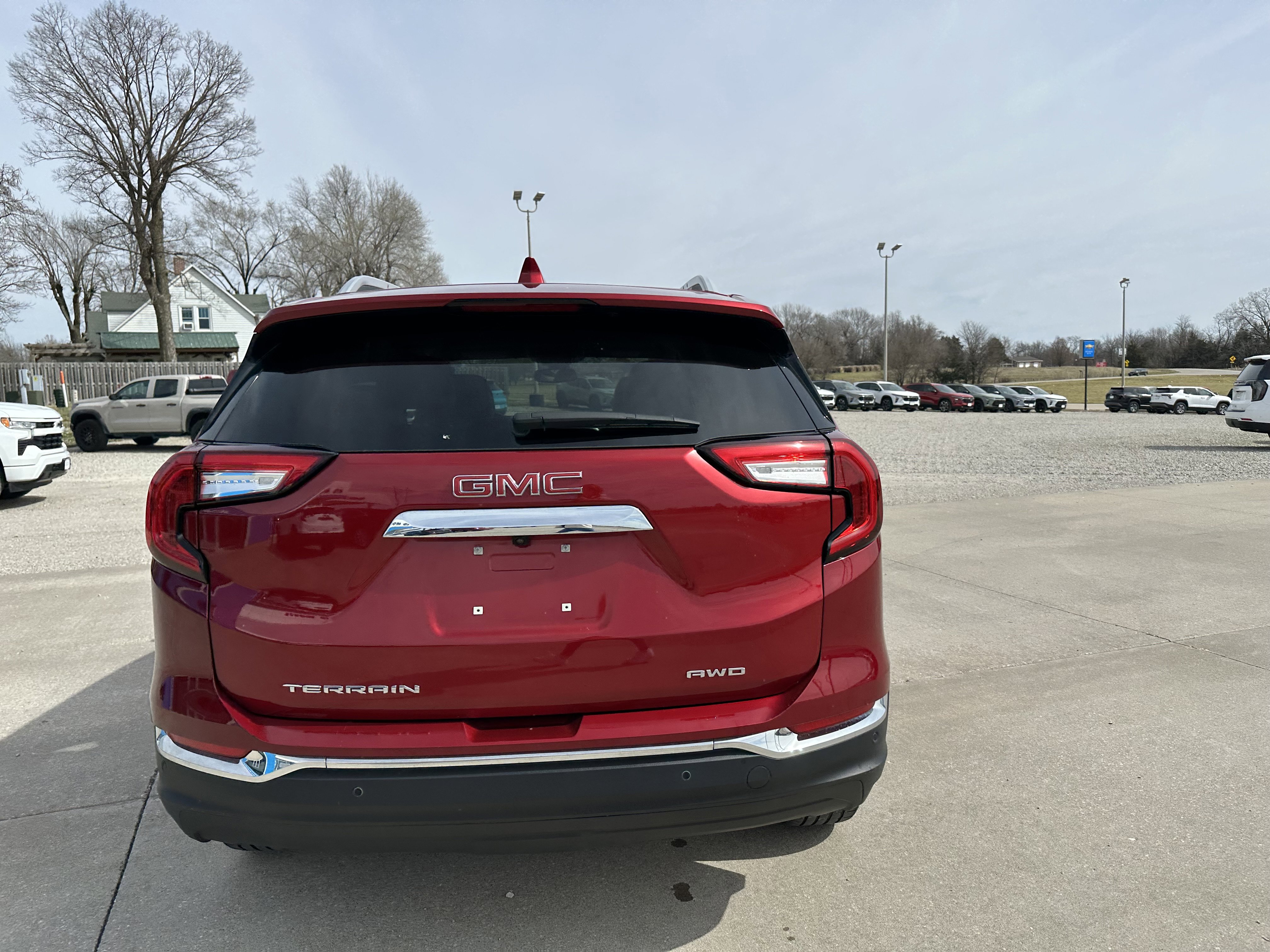 Used 2024 GMC Terrain SLT w/ Infotainment Package II image 4