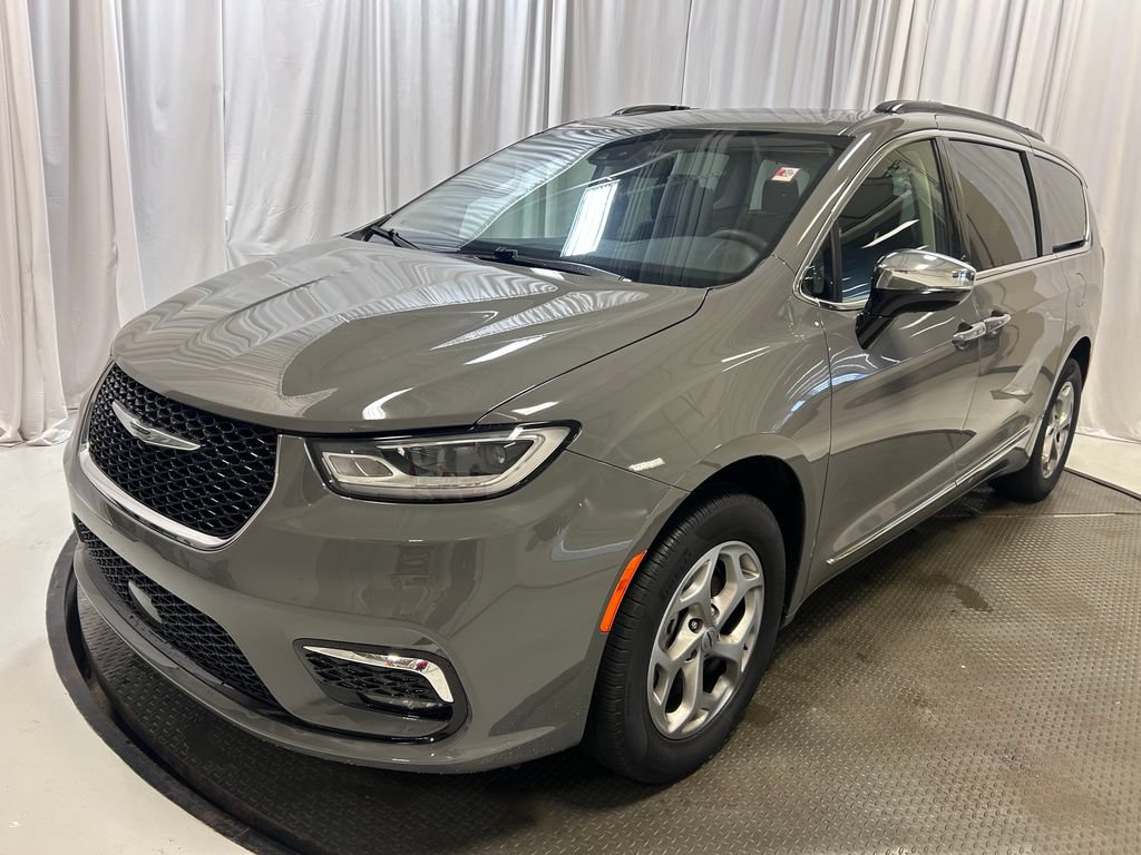 Used 2023 Chrysler Pacifica Limited w/ Uconnect Theater Family Group AWD/4WD image 28