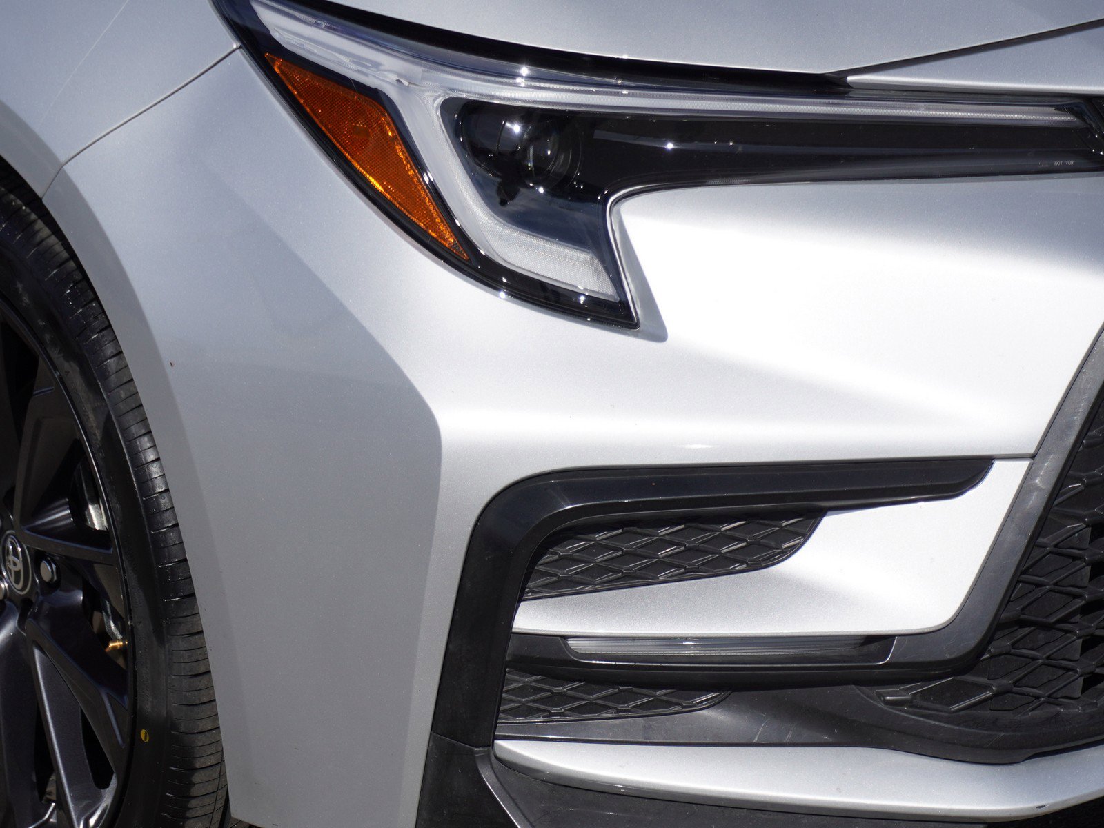 Used 2025 Toyota Corolla SE image 3