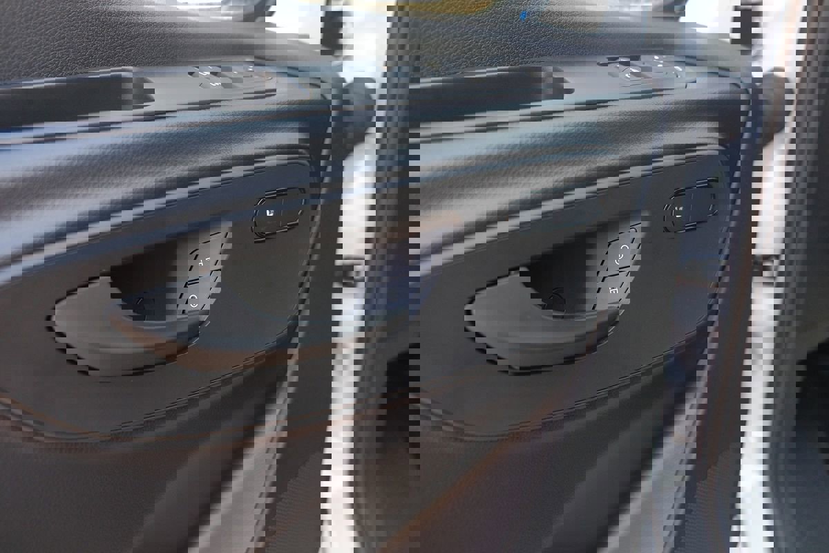 Used 2025 Mercedes-Benz Sprinter 2500 image 9