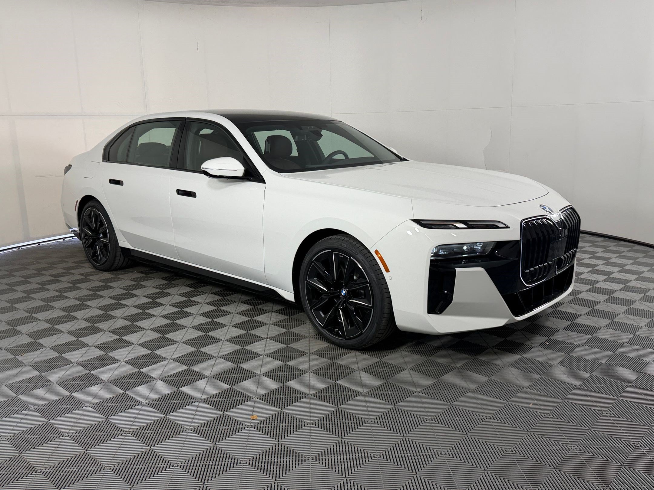 Used 2026 BMW 740i RWD image 7