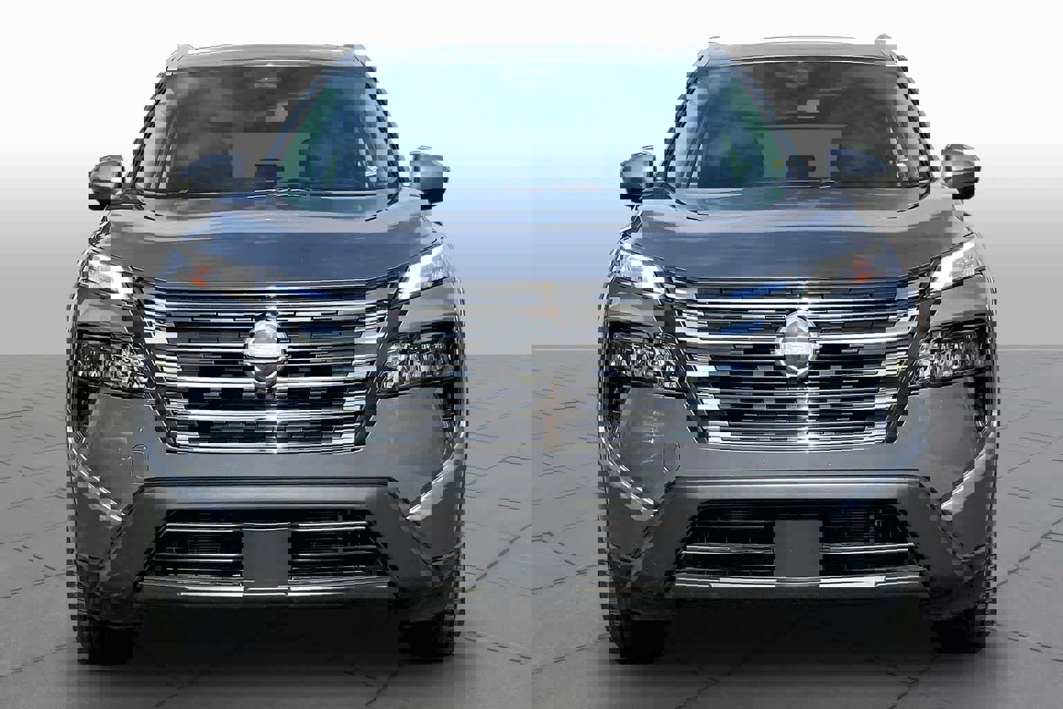 Used 2025 Nissan Rogue SV w/ SV Premium Package FWD image 4