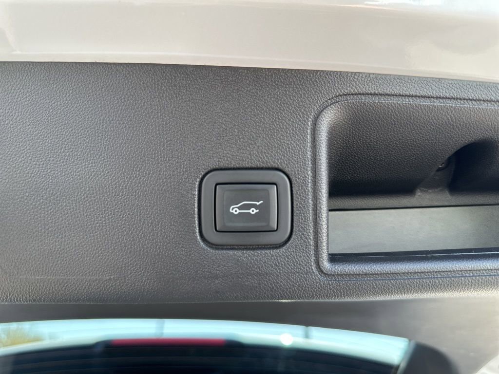 Used 2024 GMC Terrain Denali w/ Denali Premium Package image 12