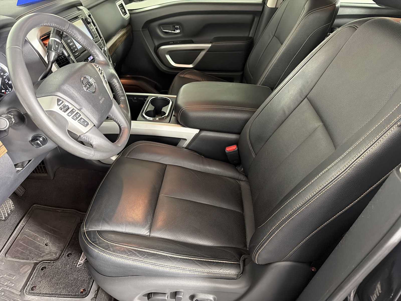 Used 2017 Nissan Titan SL RWD image 8