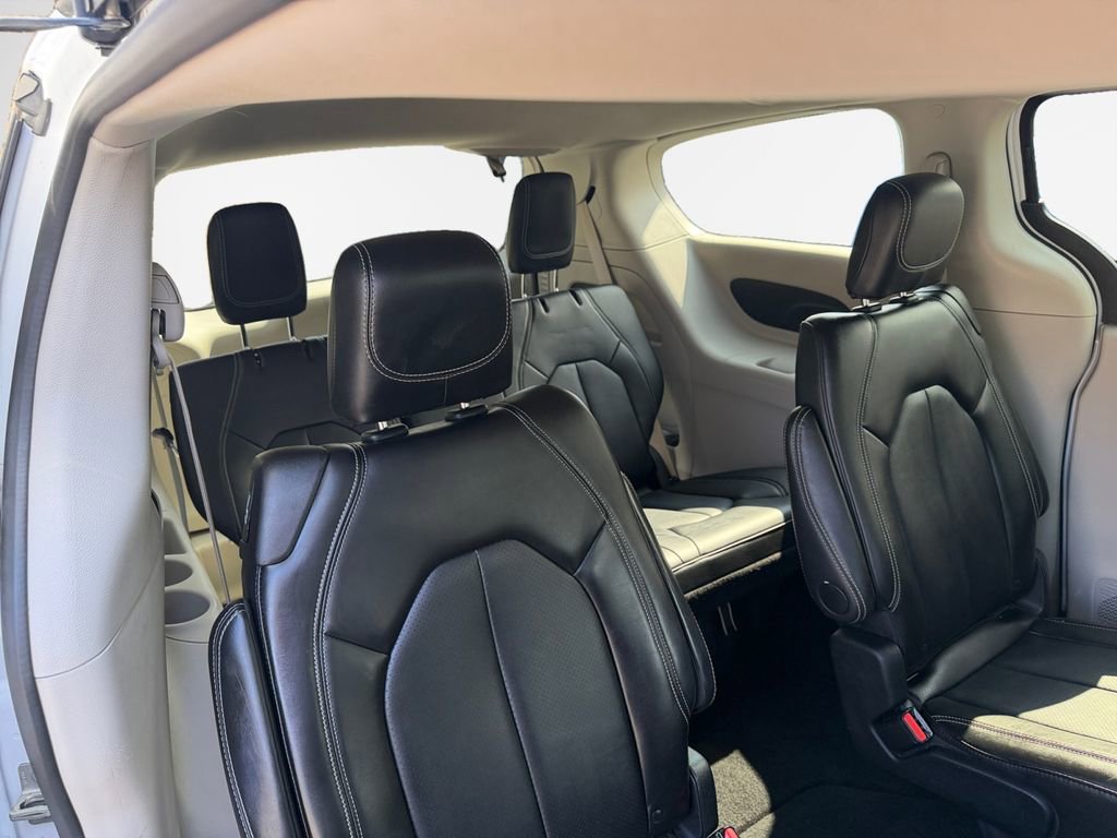 Certified 2024 Chrysler Pacifica Touring-L image 29