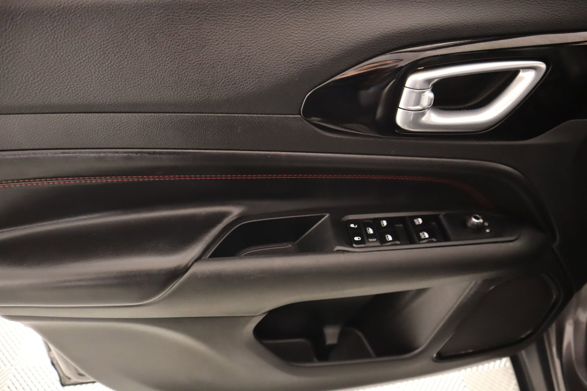 Used 2023 Jeep Compass Trailhawk image 14