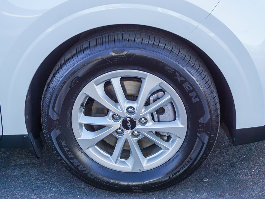 Certified 2023 Kia Carnival LX FWD image 10