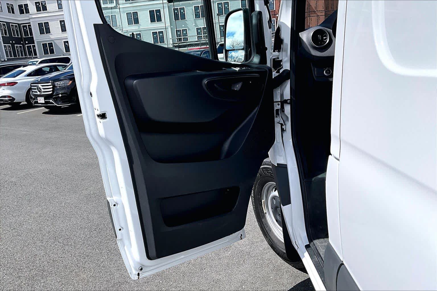 Used 2025 Mercedes-Benz Sprinter 2500 image 21