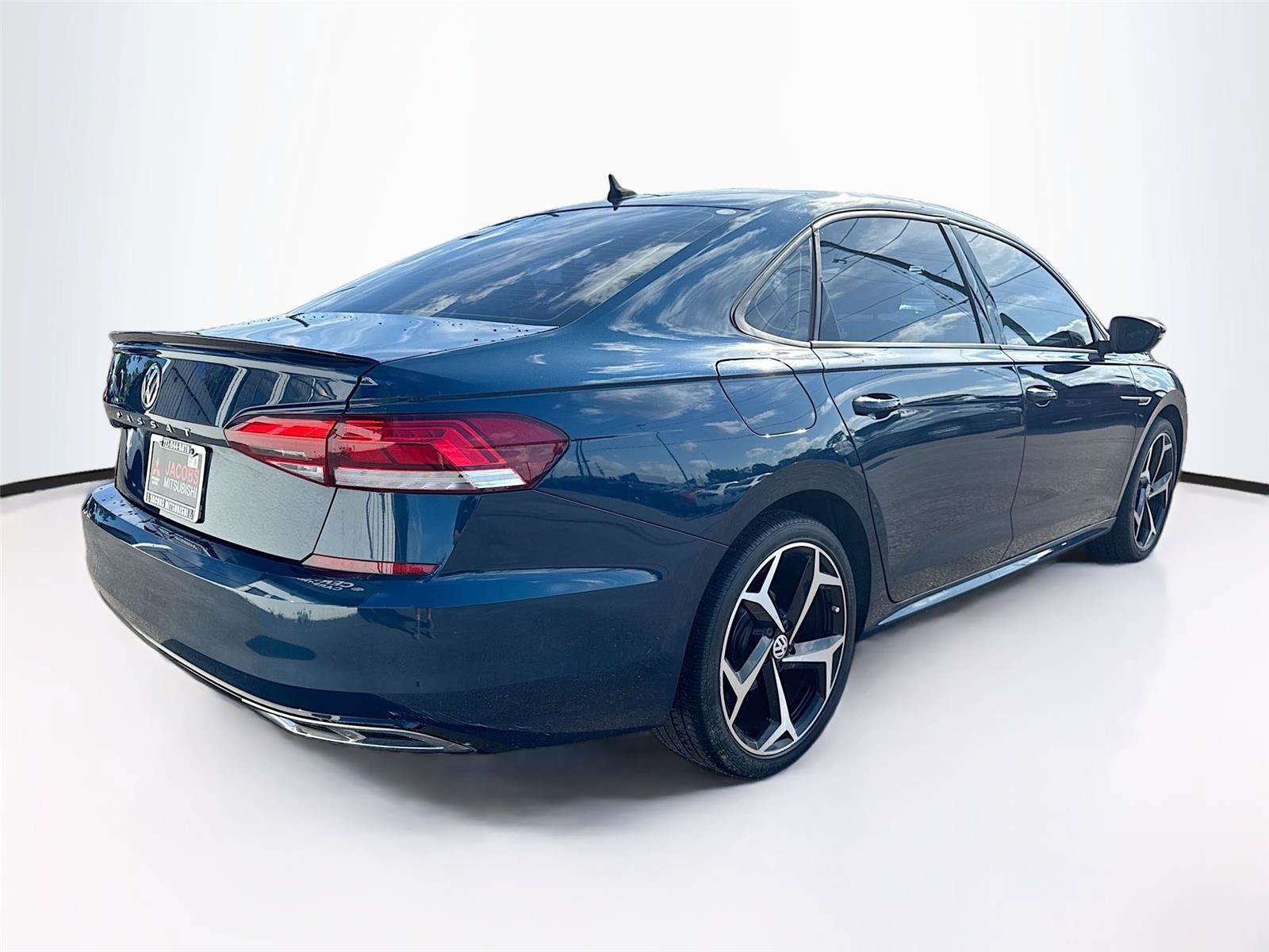 Used 2021 Volkswagen Passat 2.0T R-Line FWD image 5
