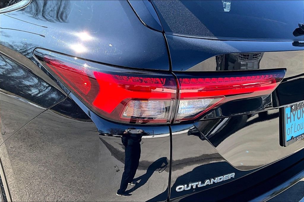 Used 2022 Mitsubishi Outlander SE image 32